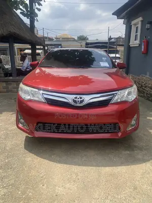 Toyota Camry XLE 4dr Sedan (2.5L 4cyl 6A) 2014 Red