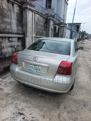 Toyota Avensis 1.8 C 2005 Silver