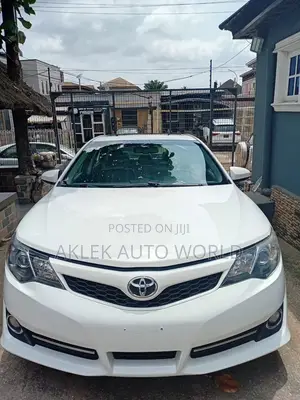 Toyota Camry SE 4dr Sedan (2.5L 4cyl 6A) 2012 White