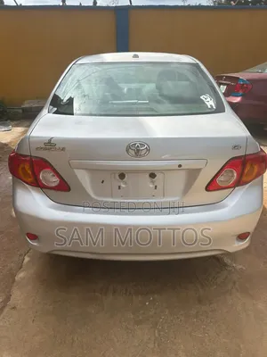 Toyota Corolla 2010 Silver