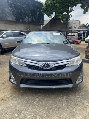 Toyota Camry XLE V6 4dr Sedan (3.5L 6cyl 6A) 2012 Gray