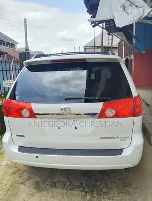 Toyota Sienna 2007 White