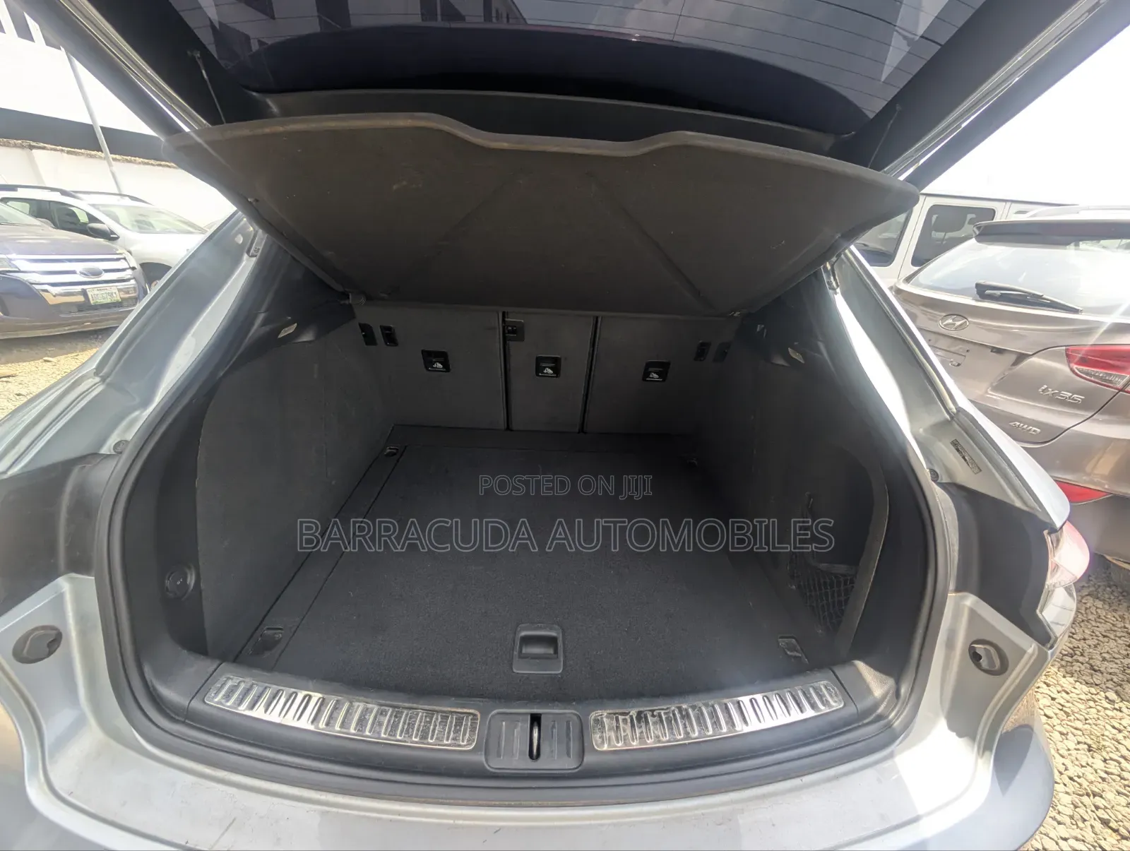 Porsche Macan 2022 Silver