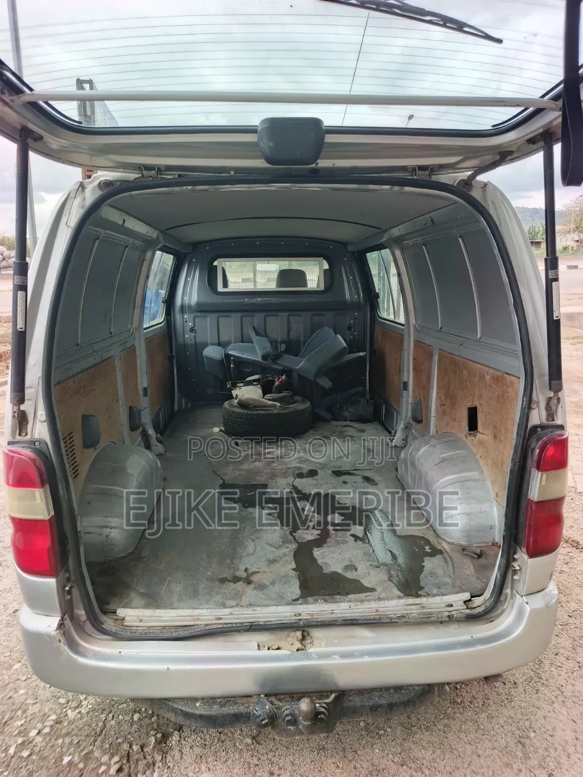 Toyota HiAce 2011 Silver
