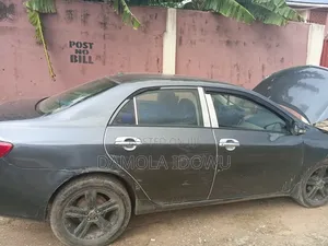 Toyota Corolla 2010 Gray