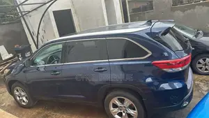 Toyota Highlander LE Plus V6 4x2 (3.5L 6cyl 6A) 2016 Blue