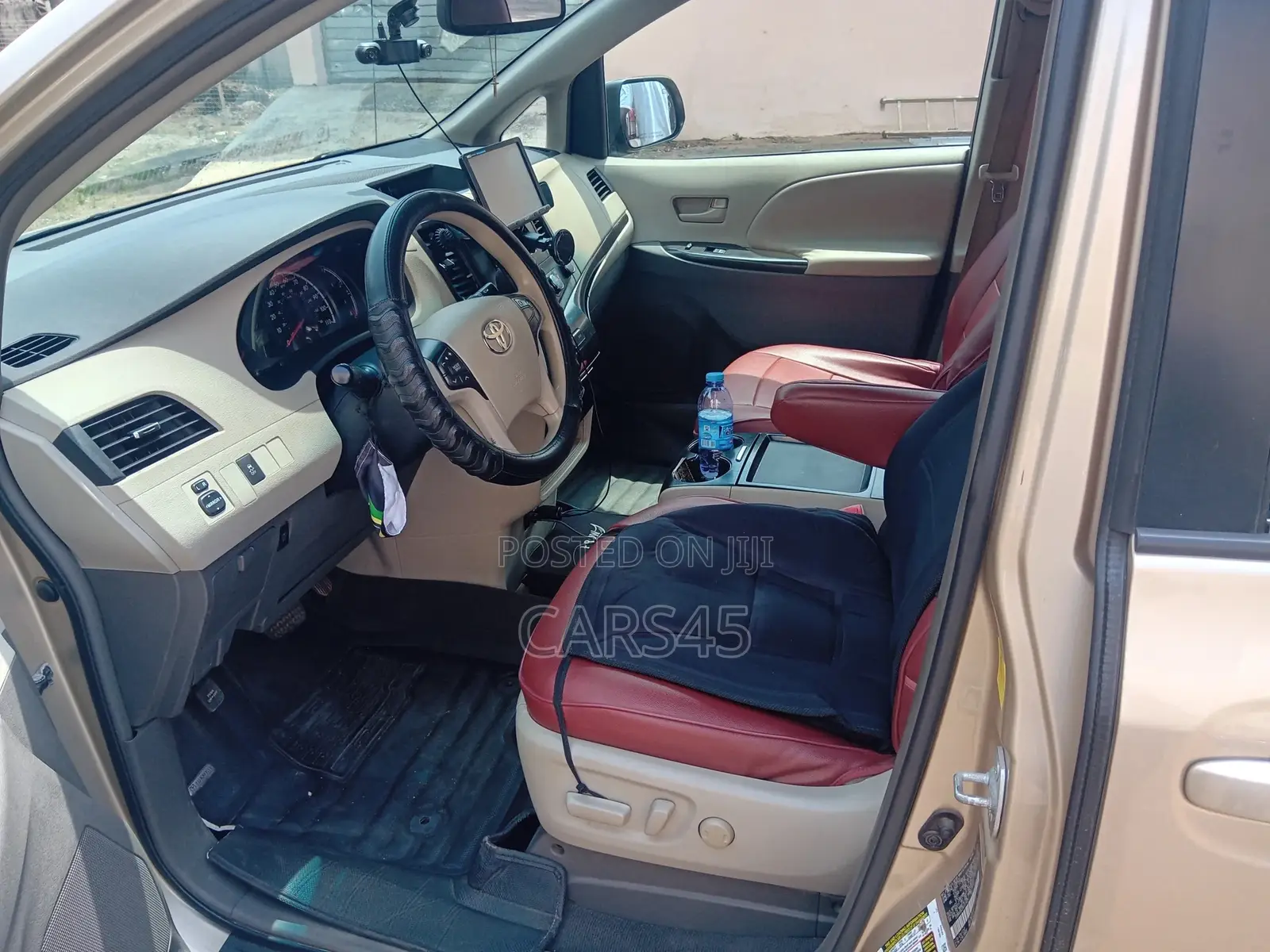 Toyota Sienna 2011 Gold