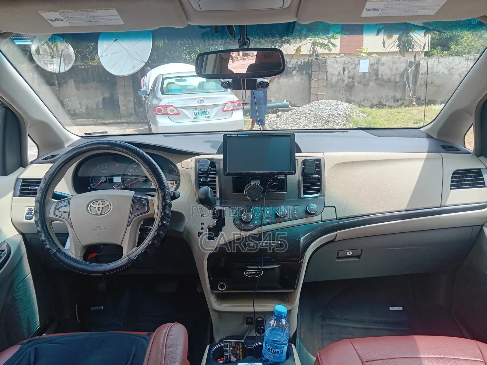 Toyota Sienna 2011 Gold