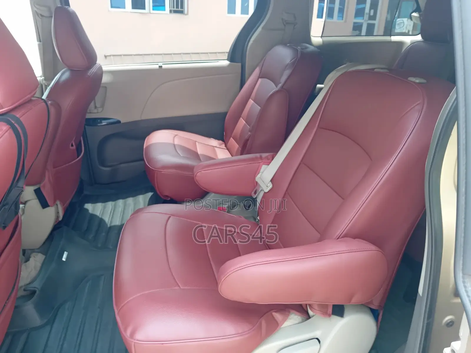 Toyota Sienna 2011 Gold