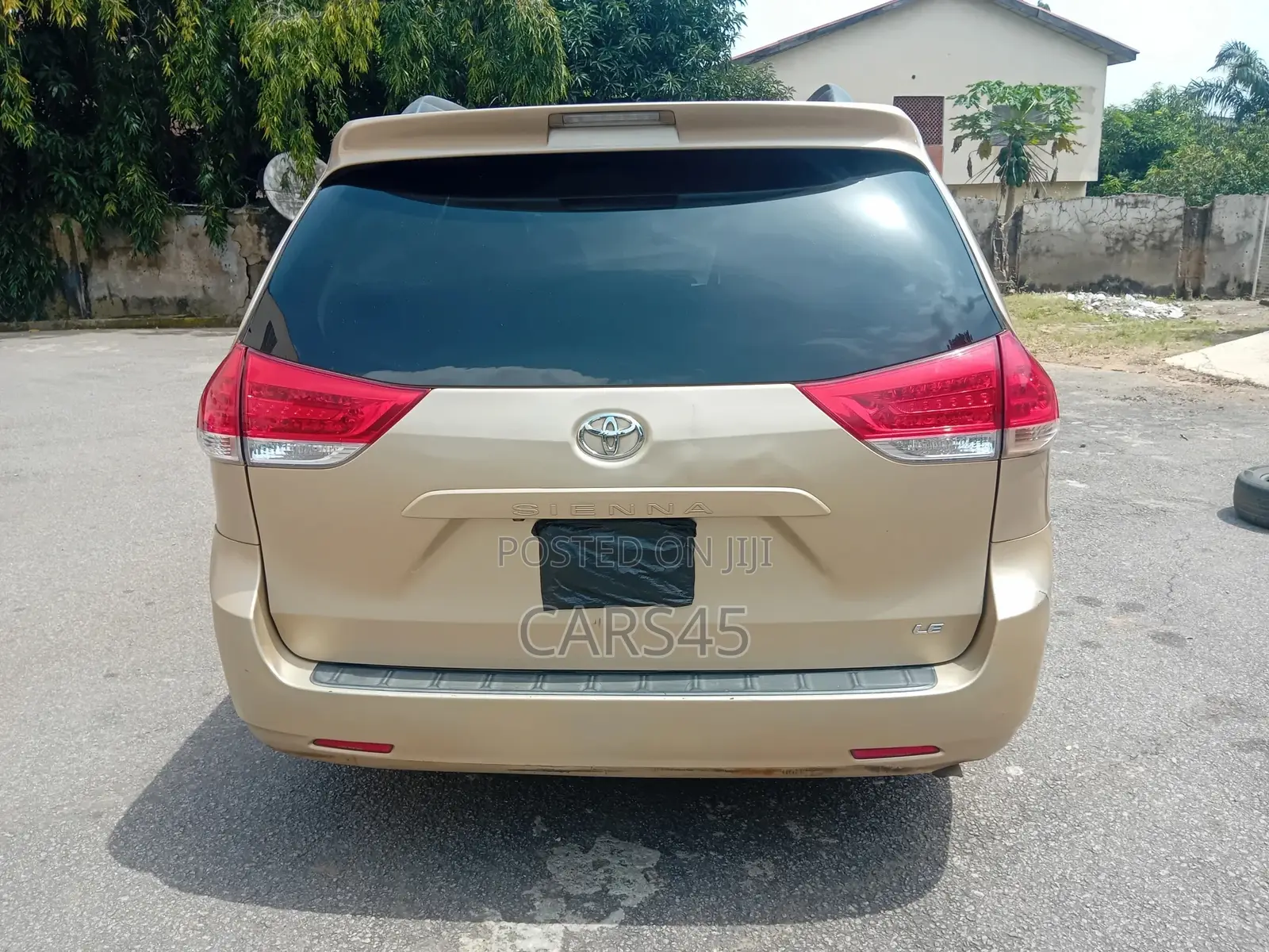 Toyota Sienna 2011 Gold