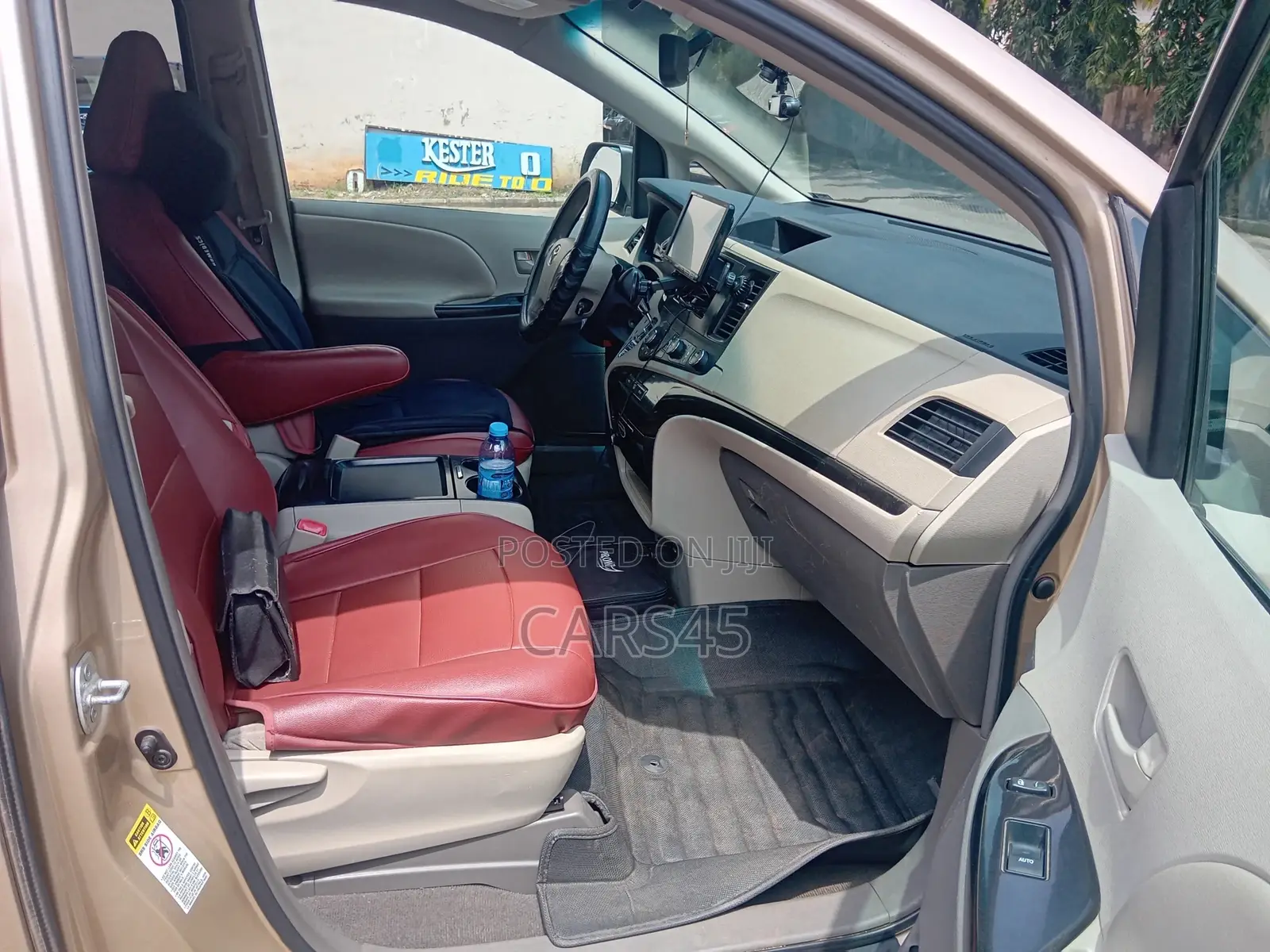 Toyota Sienna 2011 Gold