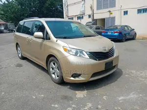 Toyota Sienna 2011 Gold