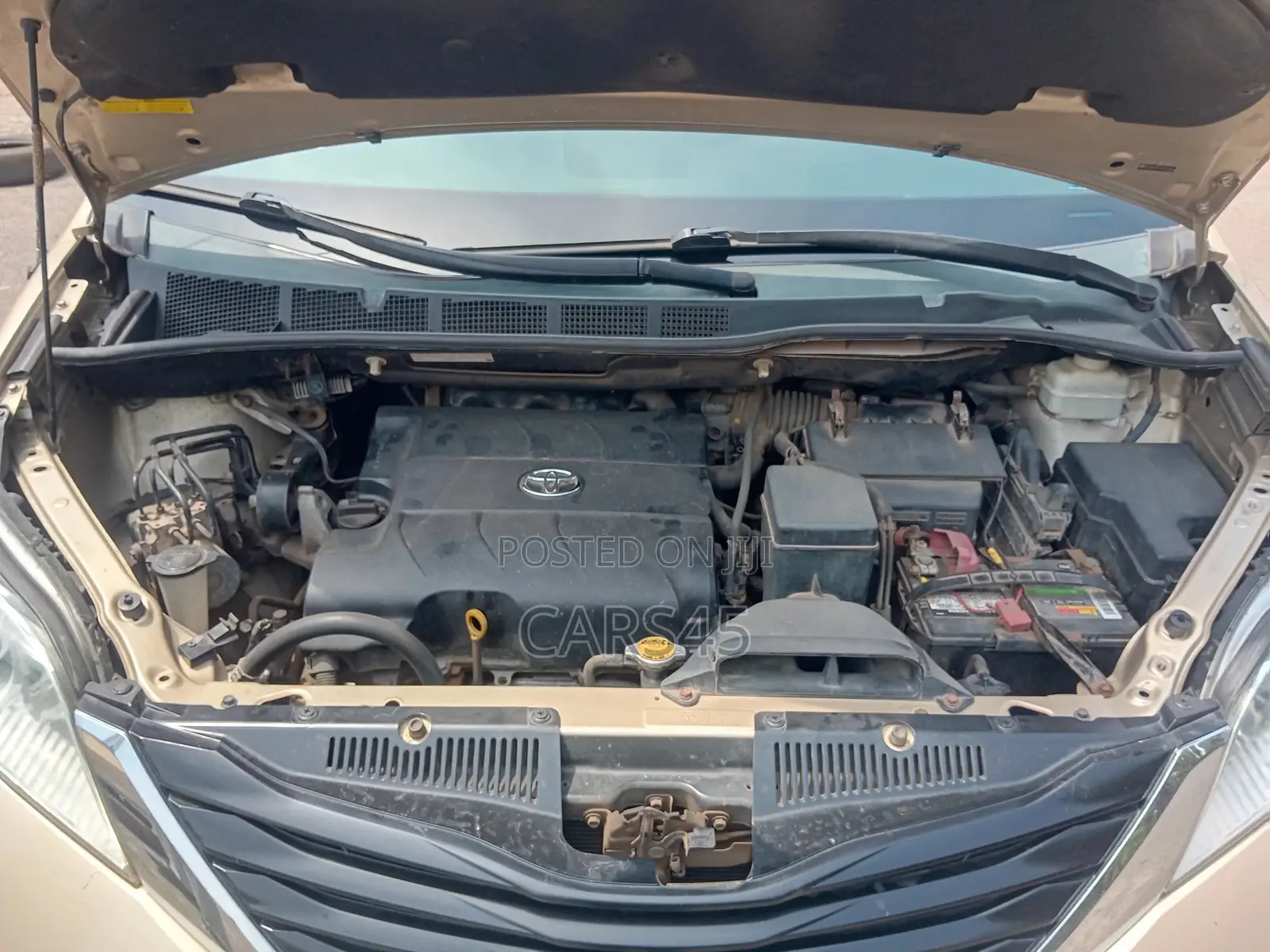 Toyota Sienna 2011 Gold
