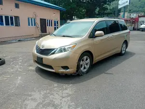 Toyota Sienna 2011 Gold