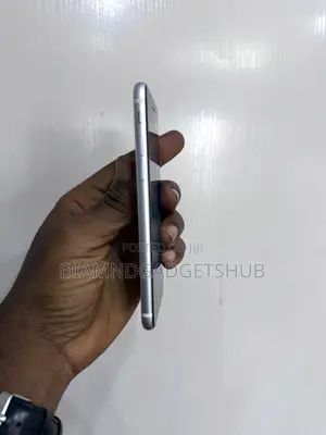 Apple iPhone SE (2022) 64 GB White