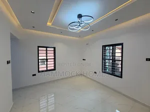 5bdrm Duplex in Oluyole Estate for sale
