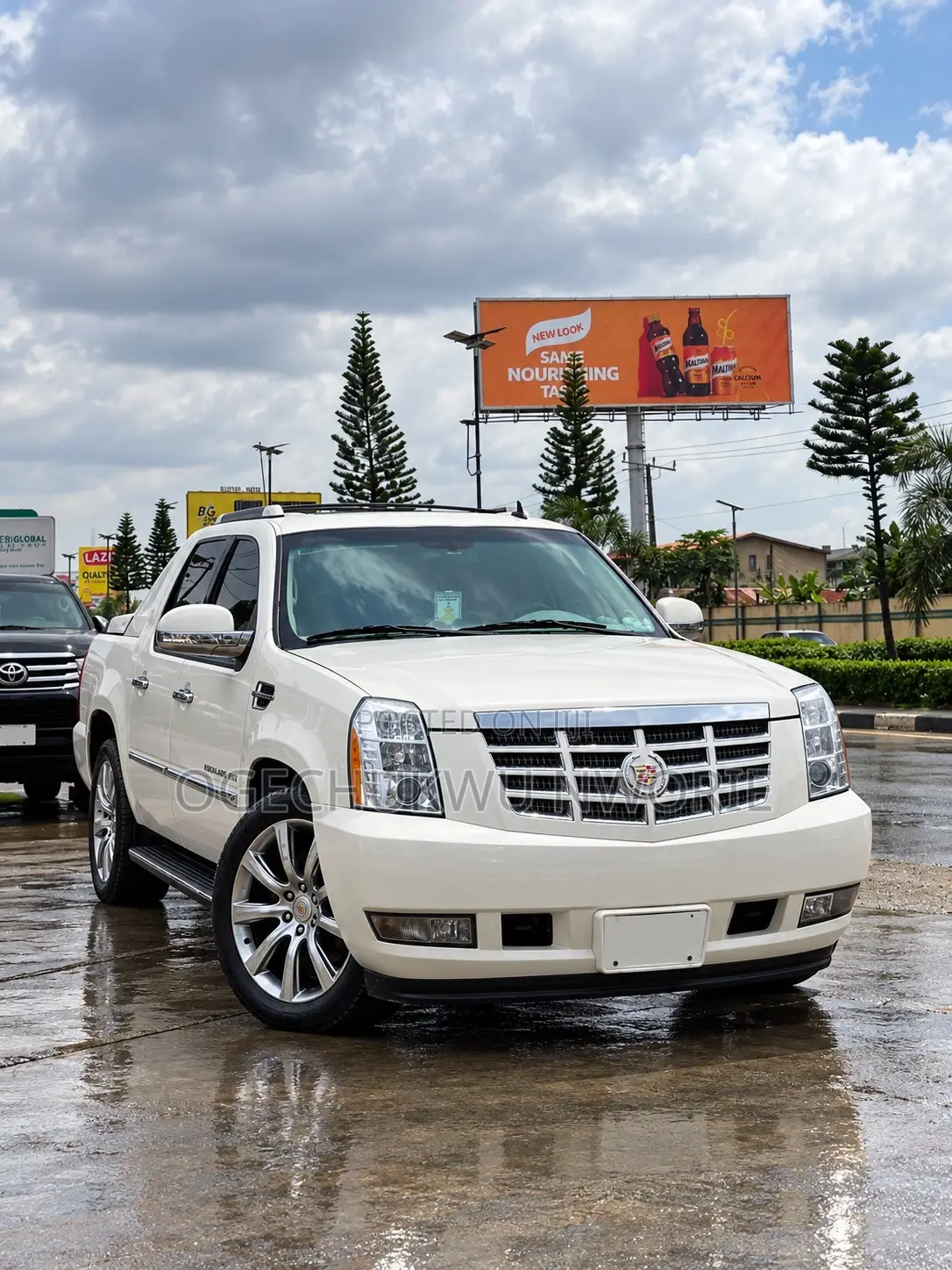 Cadillac Escalade 2013 White