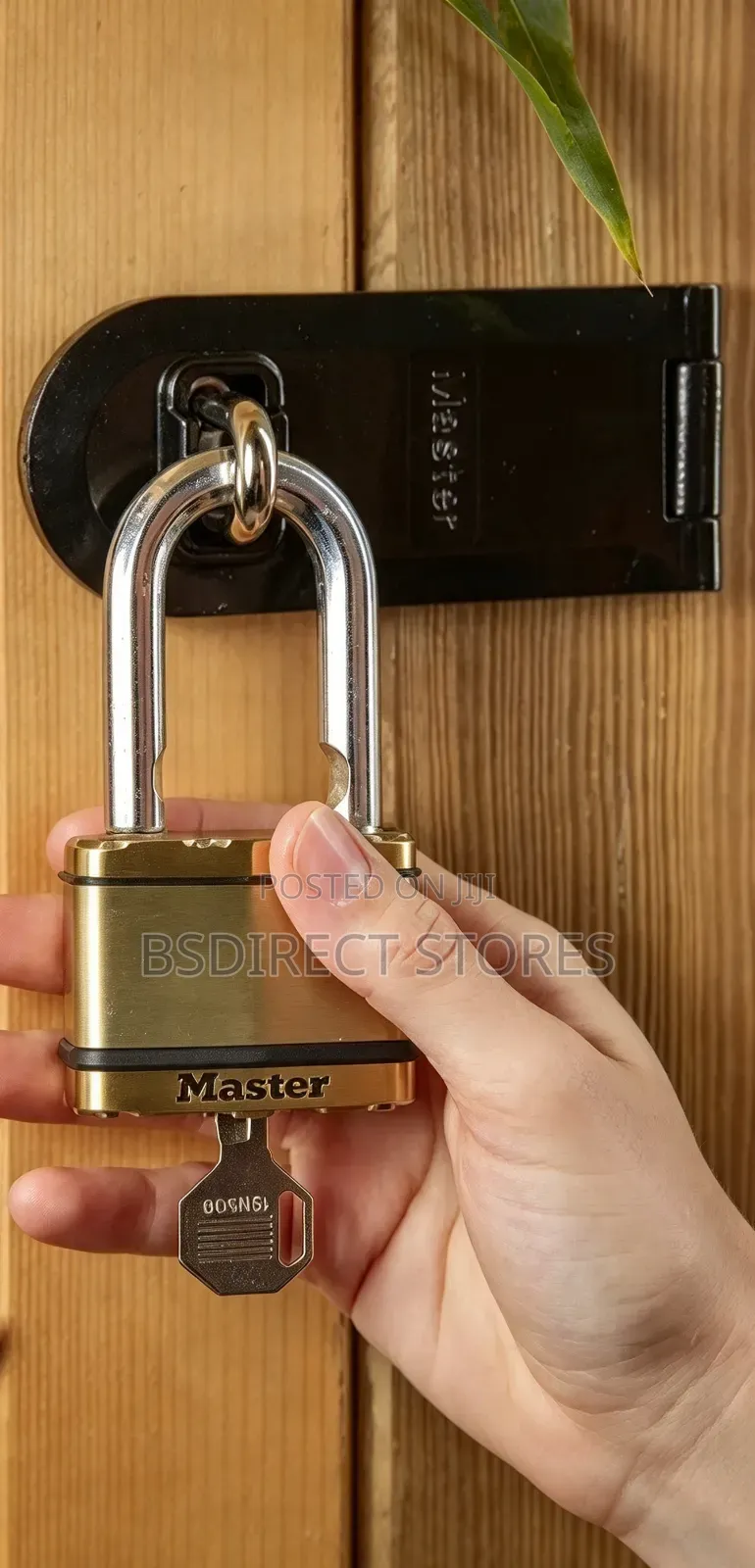 Master Lock Maximum Security 10 Brass Finish 64mm Padlock 38mm Shackle