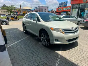 Toyota Venza V6 AWD 2010 White