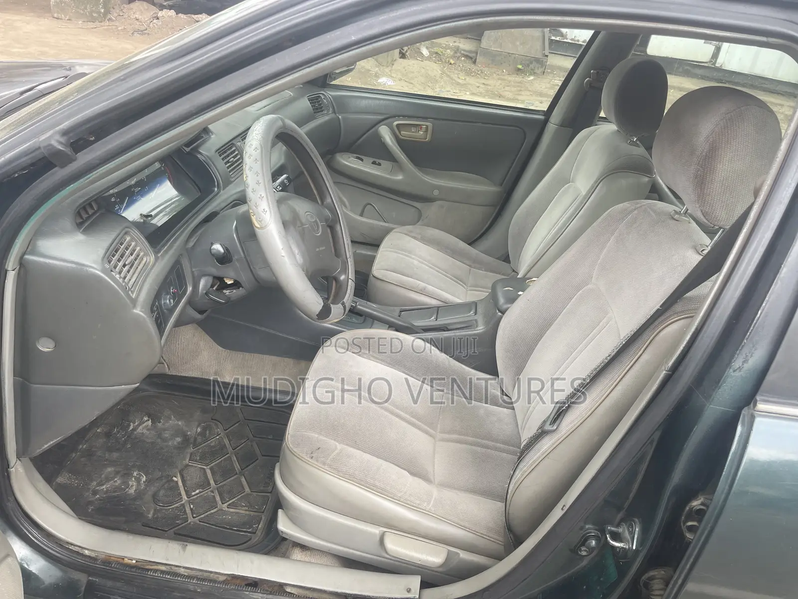 Toyota Camry Automatic 1999 Gray