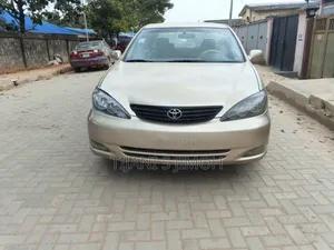 Toyota Camry LE 4dr Sedan (2.4L 4cyl 4A) 2004 Gold