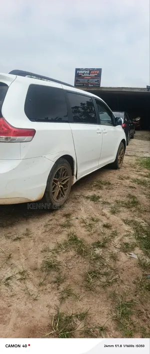 Toyota Sienna 2012 White