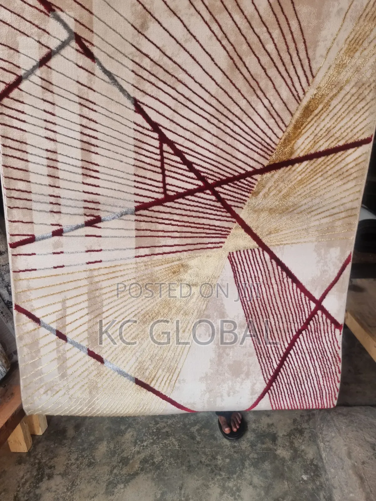 Center Rug. 7 by 10 High Quality Smooth Center Rug Available in Bulk
