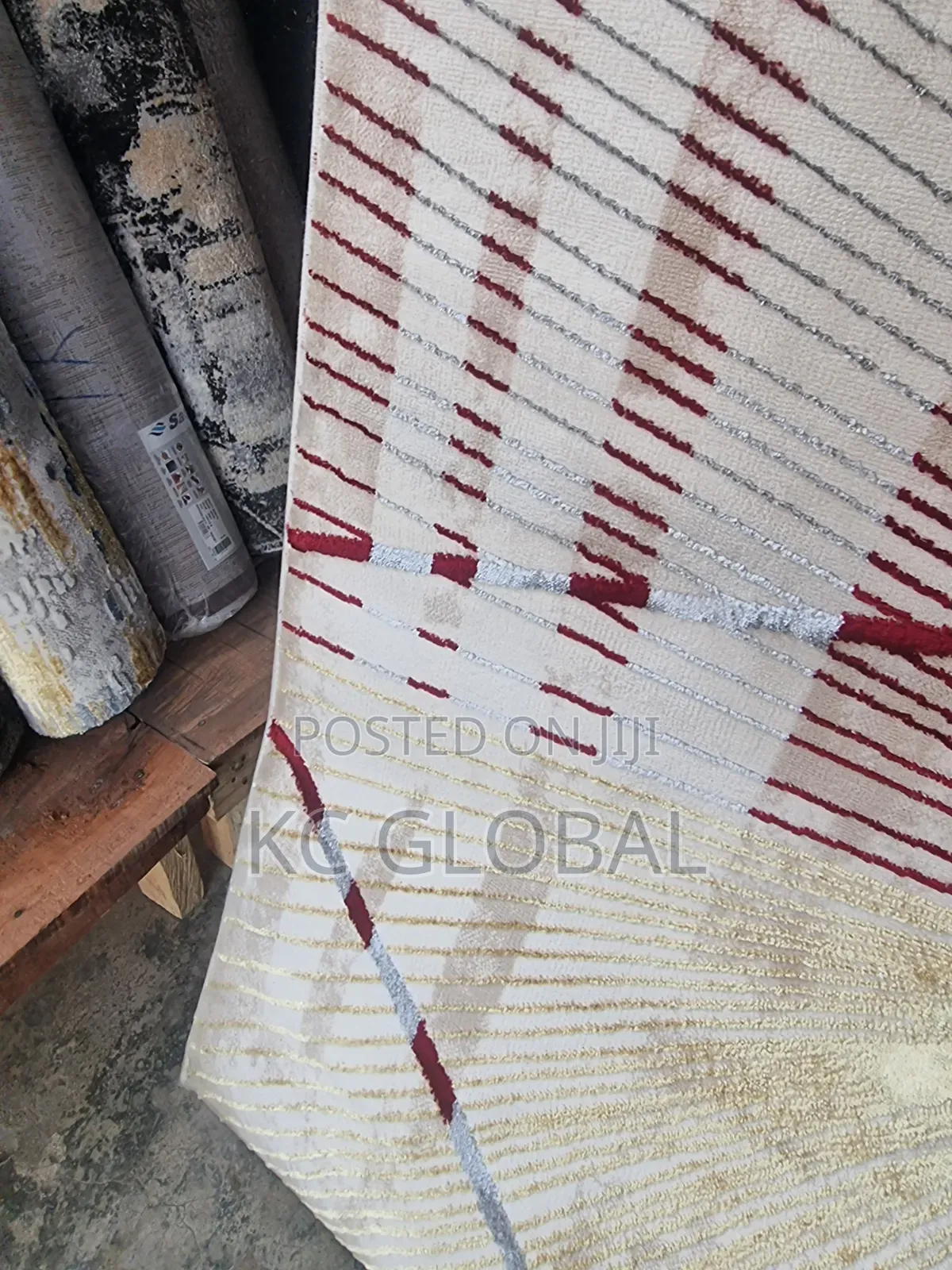 Center Rug. 7 by 10 High Quality Smooth Center Rug Available in Bulk