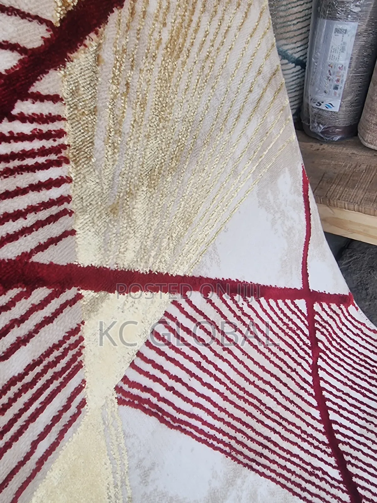 Center Rug. 7 by 10 High Quality Smooth Center Rug Available in Bulk