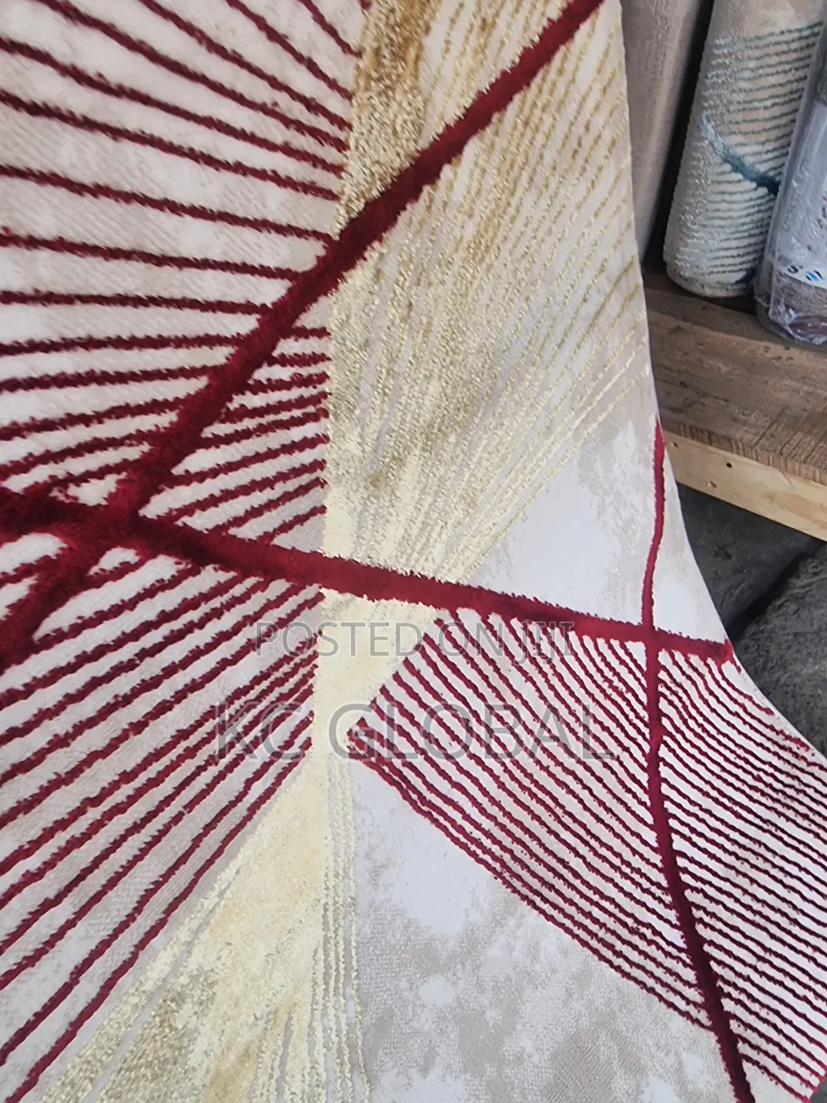 Center Rug. 7 by 10 High Quality Smooth Center Rug Available in Bulk