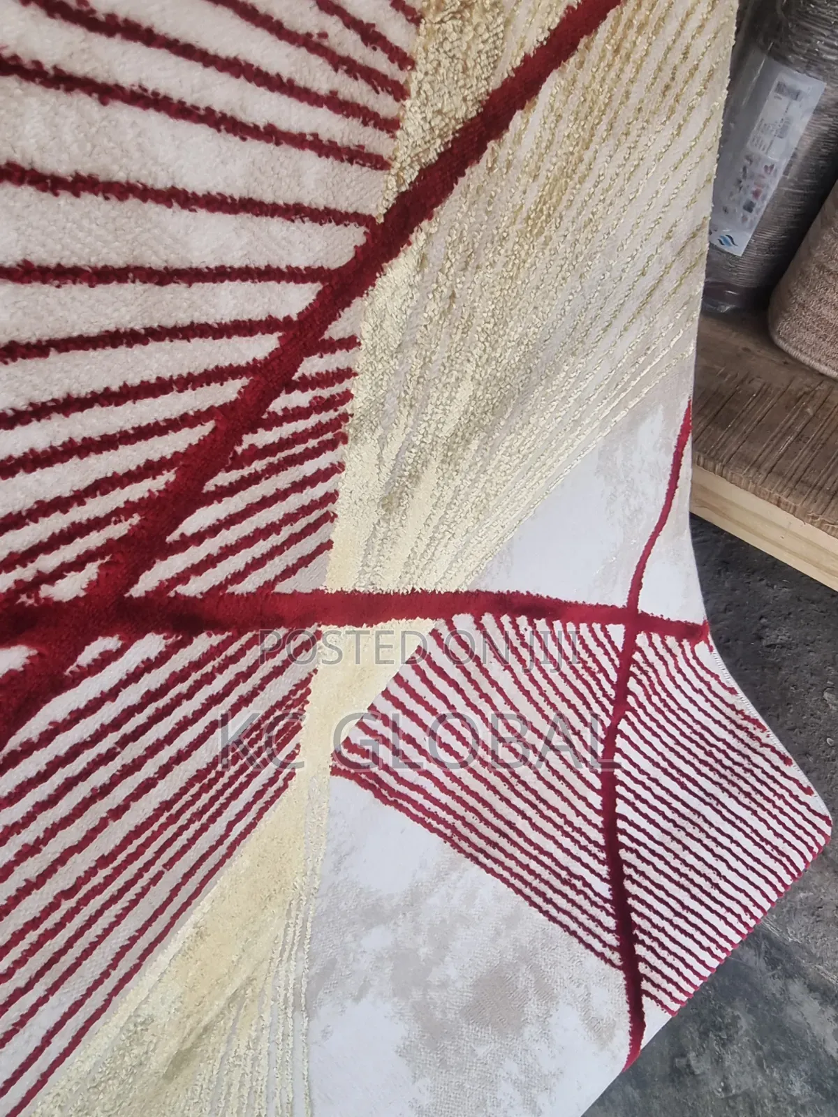 Center Rug. 7 by 10 High Quality Smooth Center Rug Available in Bulk