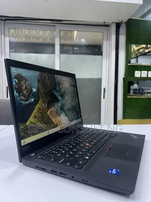 Laptop Lenovo ThinkPad P14s 32GB Intel Core i7 SSD 1T