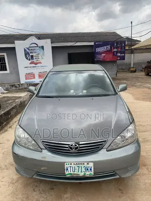 Toyota Camry 2005 Gray