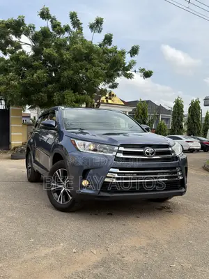 Toyota Highlander XLE 4x2 V6 (3.5L 6cyl 8A) 2017 Blue