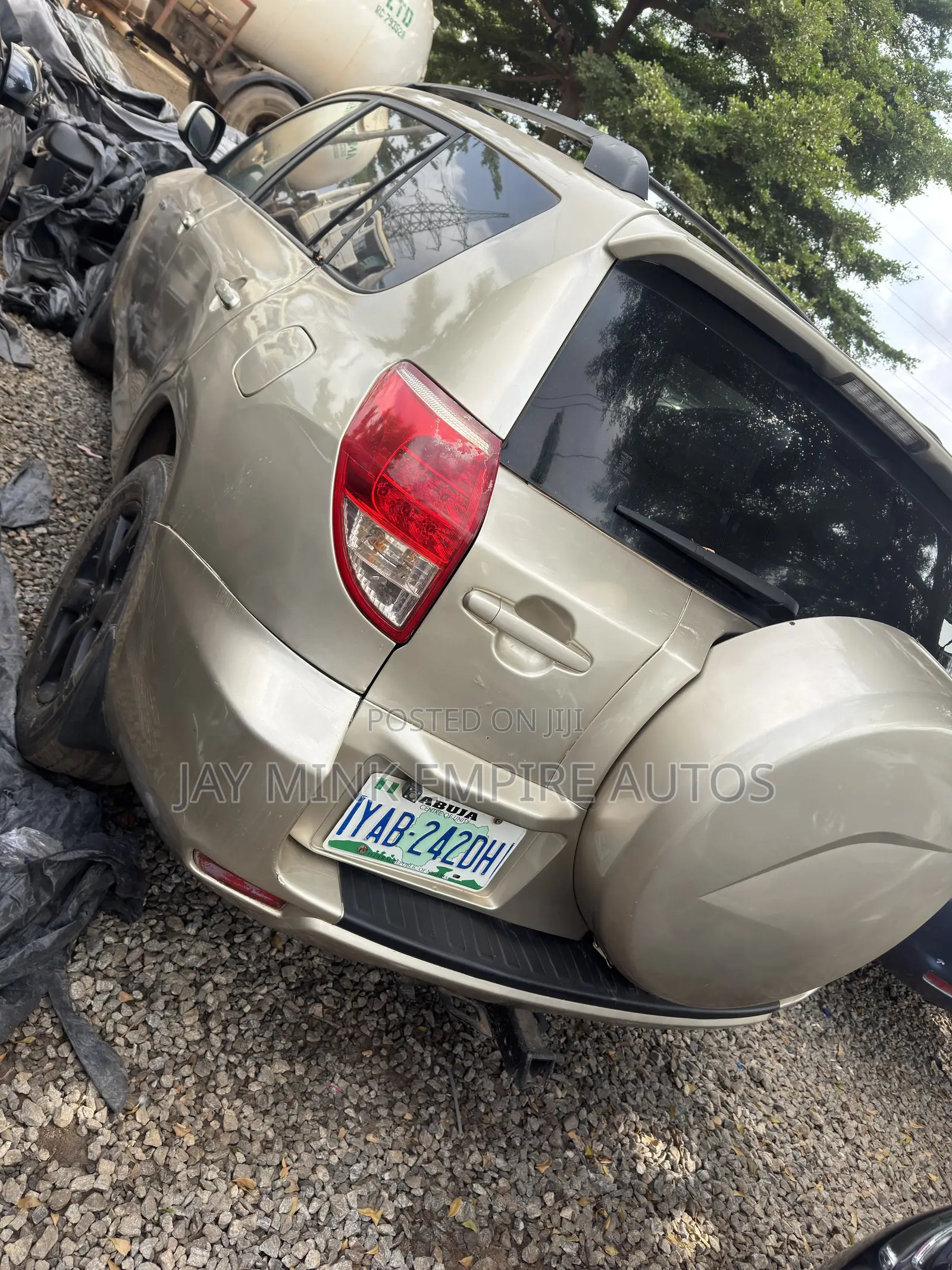 Toyota RAV4 2010 Gold