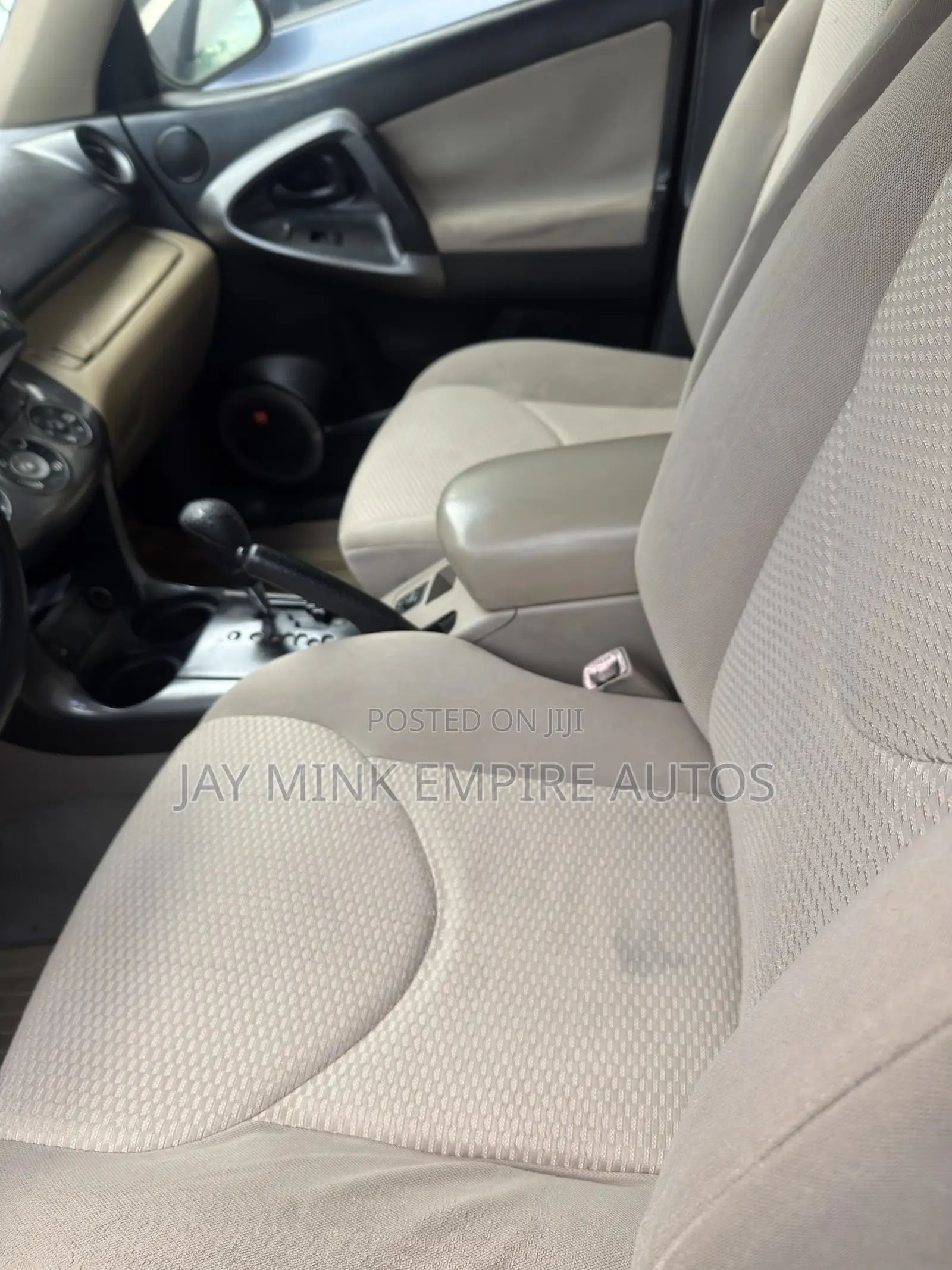 Toyota RAV4 2010 Gold