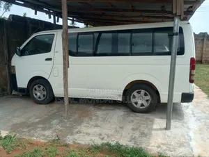 Toyota HiAce 2014 White
