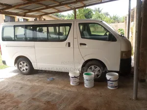 Toyota HiAce 2014 White