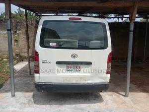 Toyota HiAce 2014 White