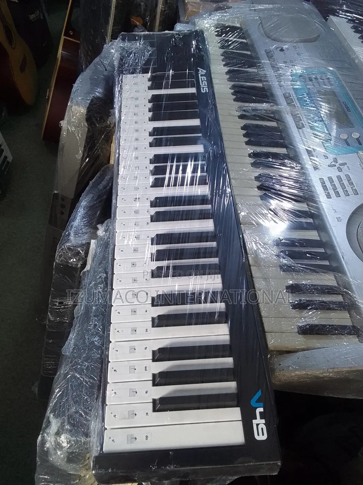 Alesis V49 MIDI Keyboard With Drum Pads
