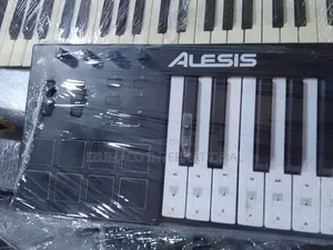 Alesis V49 MIDI Keyboard With Drum Pads