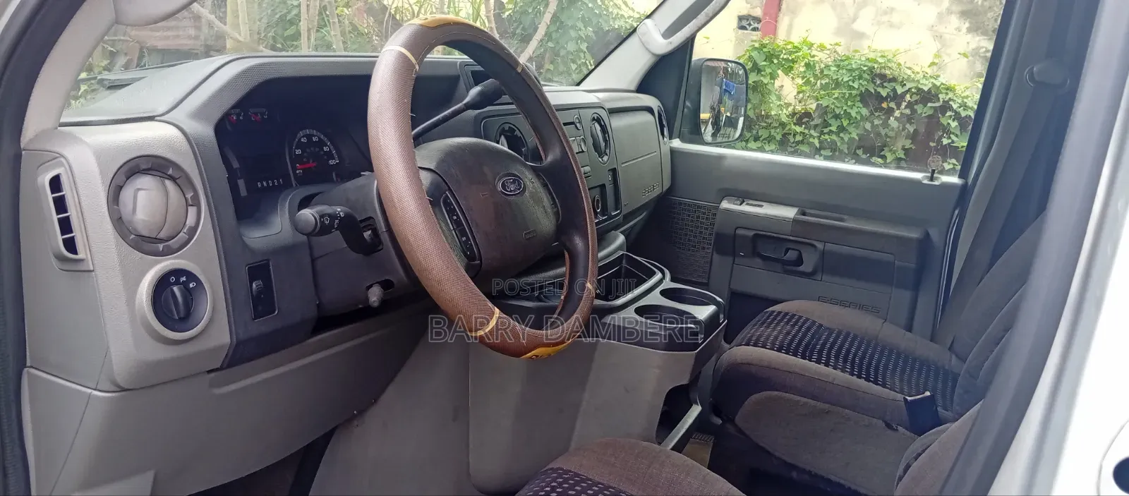 Ford E-350 2012 Silver