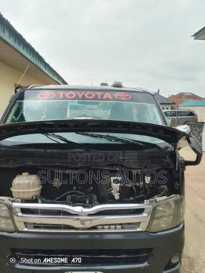 Toyota HiAce 2008 Black