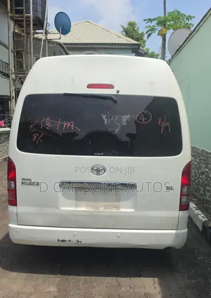 Toyota HiAce 2015 White