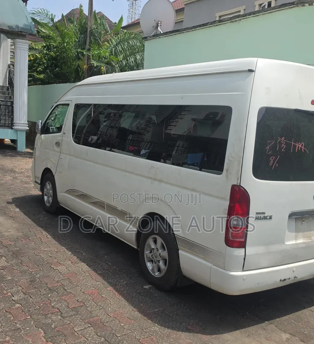 Toyota HiAce 2015 White