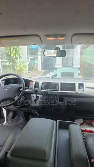 Toyota HiAce 2015 White