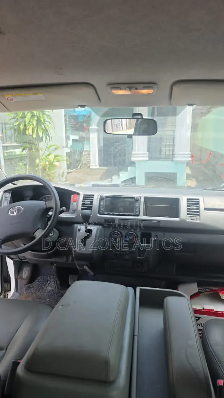 Toyota HiAce 2015 White