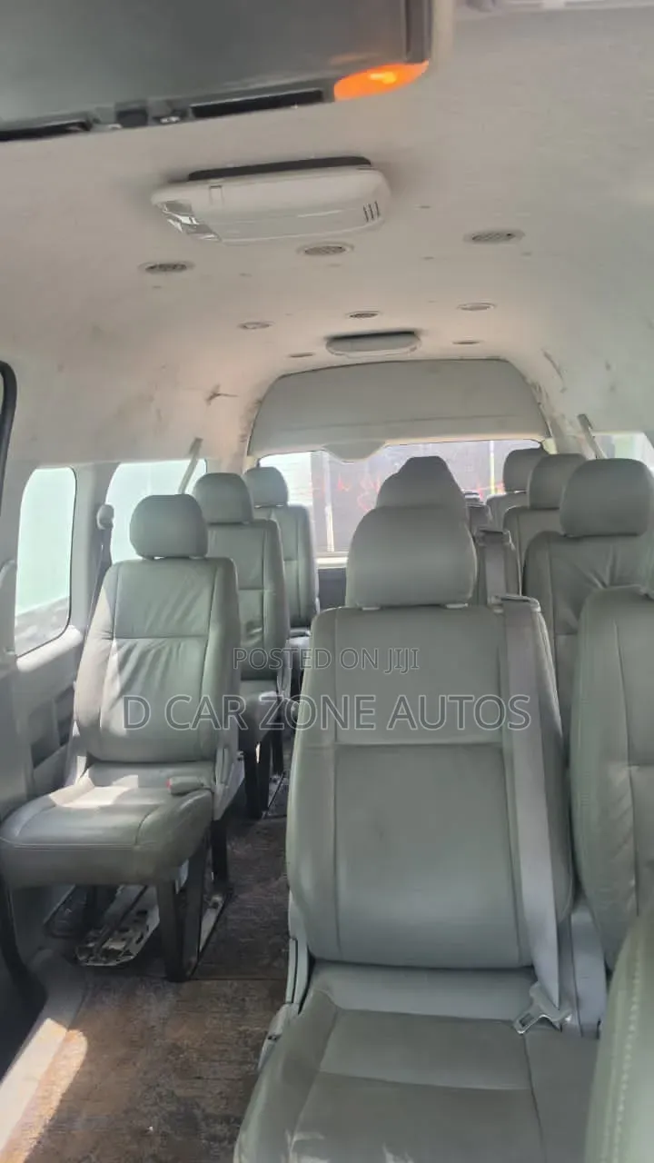 Toyota HiAce 2015 White