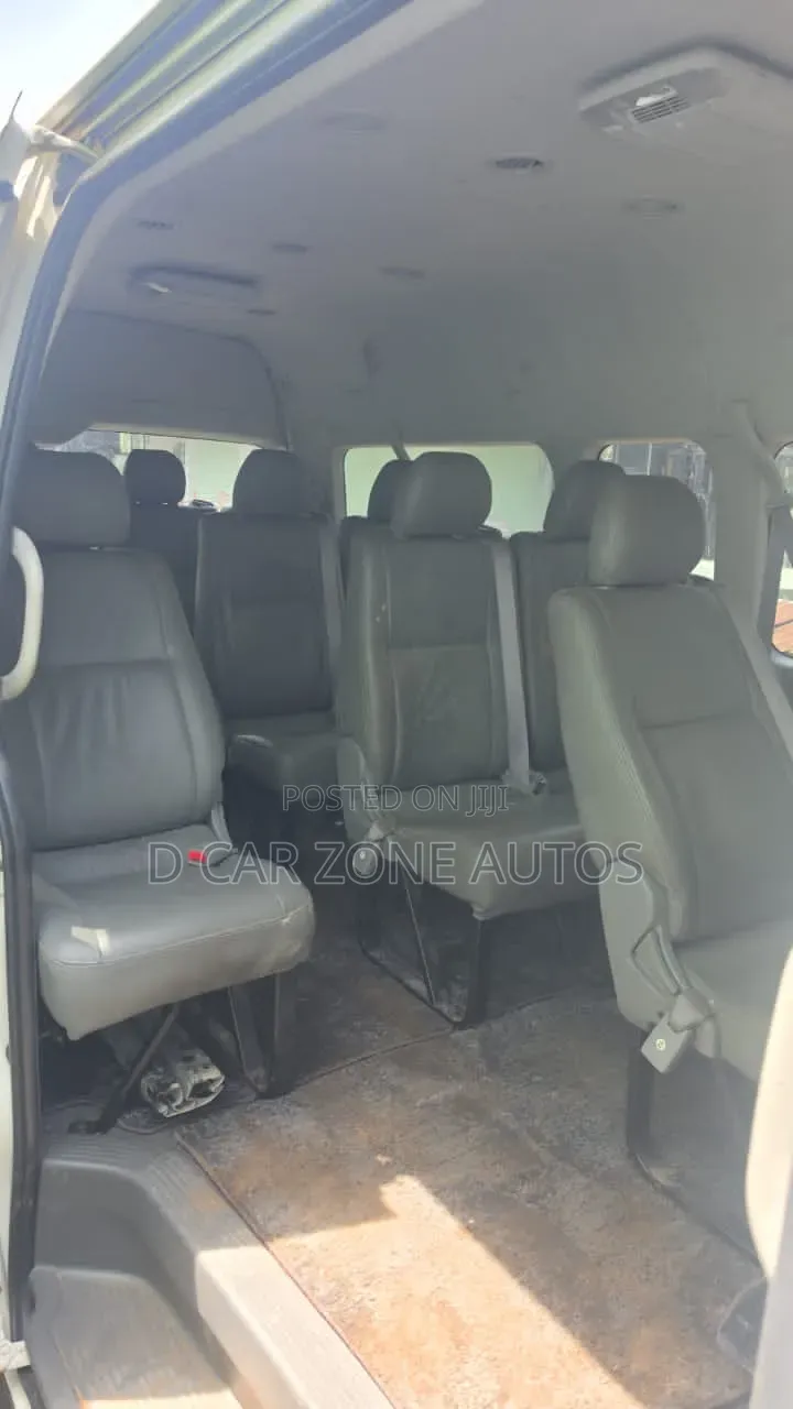 Toyota HiAce 2015 White