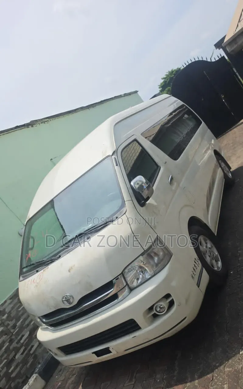 Toyota HiAce 2015 White